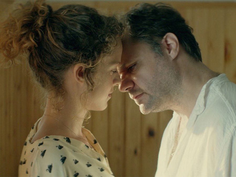 Στιγμιότυπο από την ταινία του Αργύρη Παπαδημητρόπουλου, «Suntan».