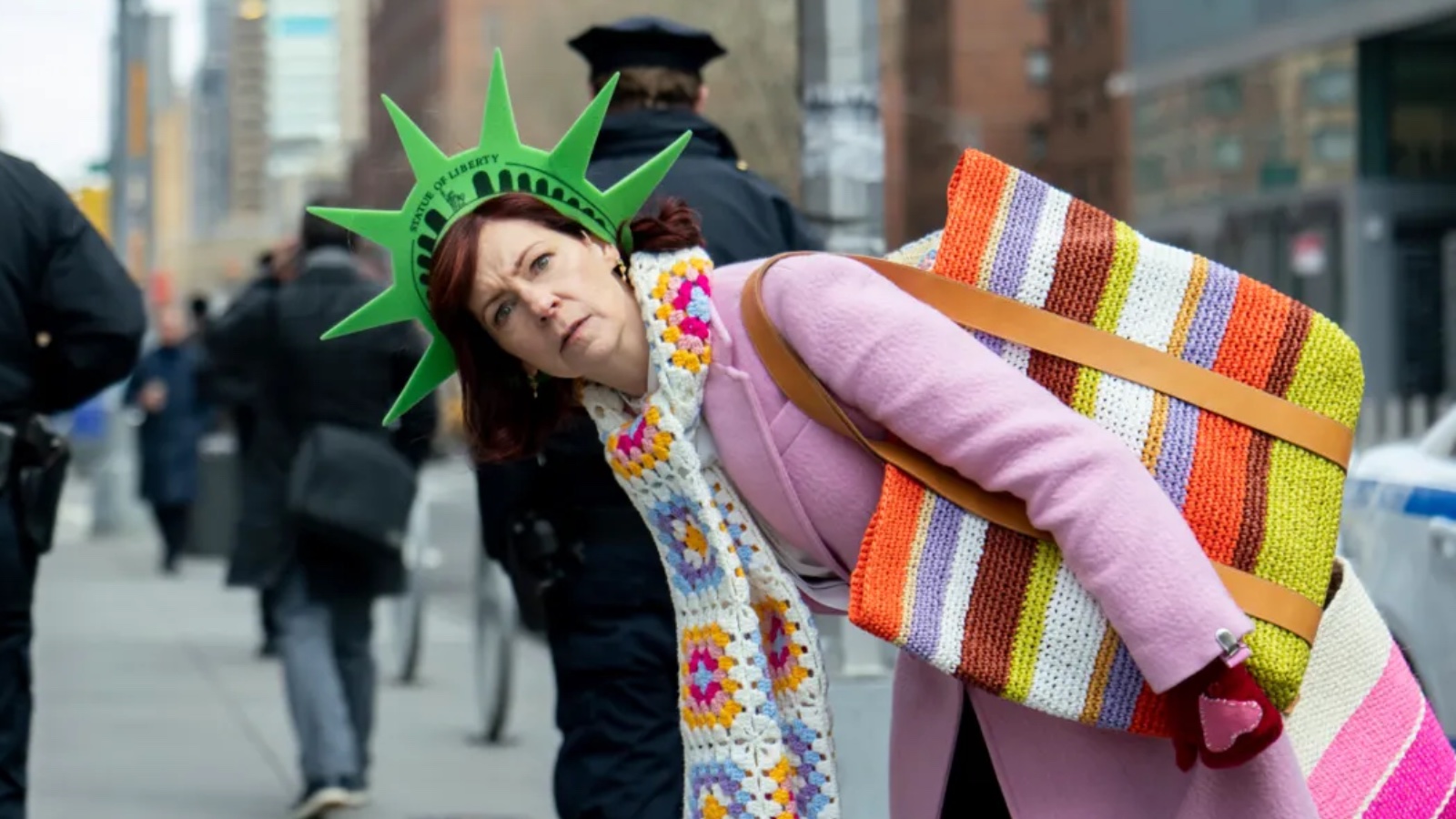 H Carrie Preston ως Elsbeth.