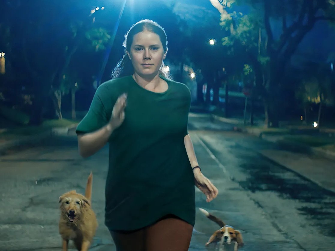 Η Amy Adams πρωταγωνιστεί στην ταινία «Nightbitch».