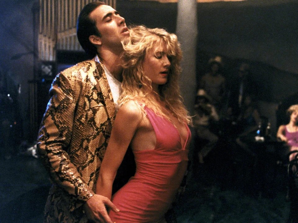 Ο Nicolas Cage (αριστερά) και η Laura Dern (δεξιά) στην ταινία του David Lynch, «Wild at Heart».