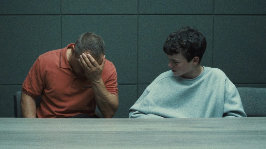 Ο Stephen Graham (αριστερά) και ο Owen Cooper στη σειρά «Adolescence».