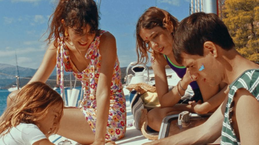 Κιούκα, Πριν το Τέλος του Καλοκαιριού: Συλλέγοντας υδάτινες φωτογραφίες για όσα δεν ειπώθηκαν