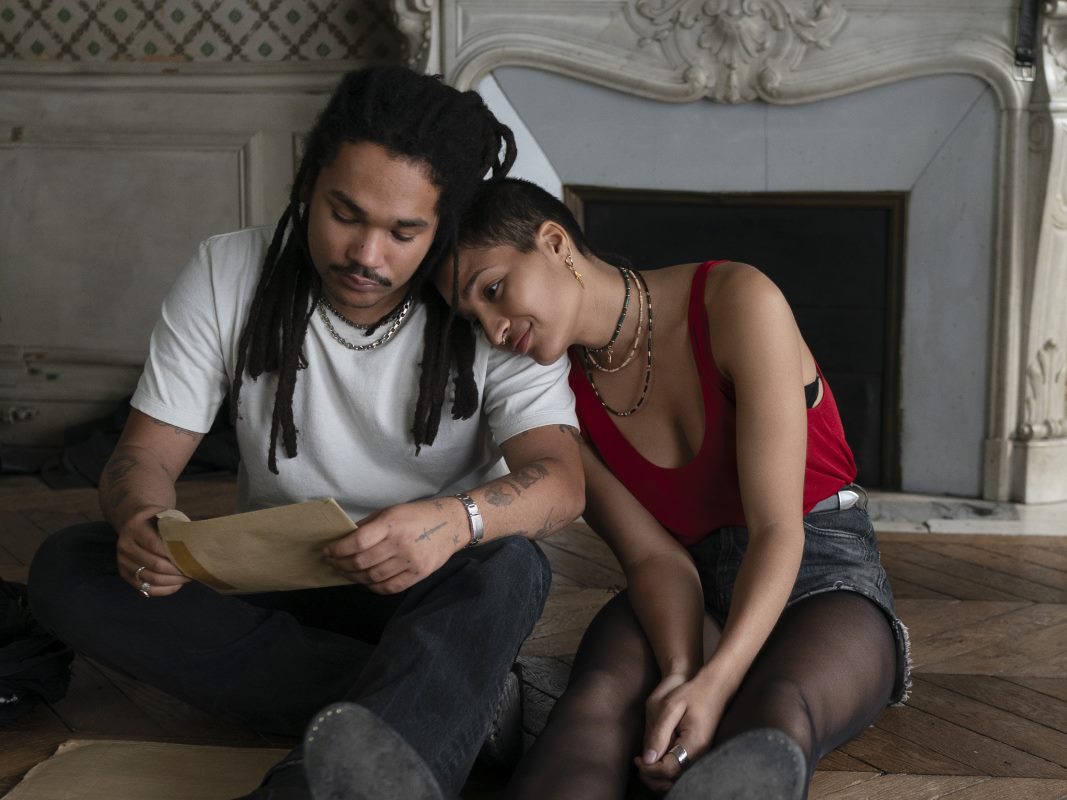 Οι Luka Sabbat (αριστερά) και Indya Moore (δεξιά) στην ταινία «Father Mother Sister Brother» του Jim Jarmusch.